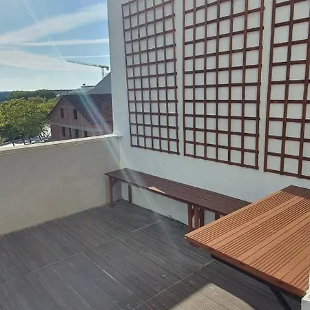 Apartament Macrisbete 2 *